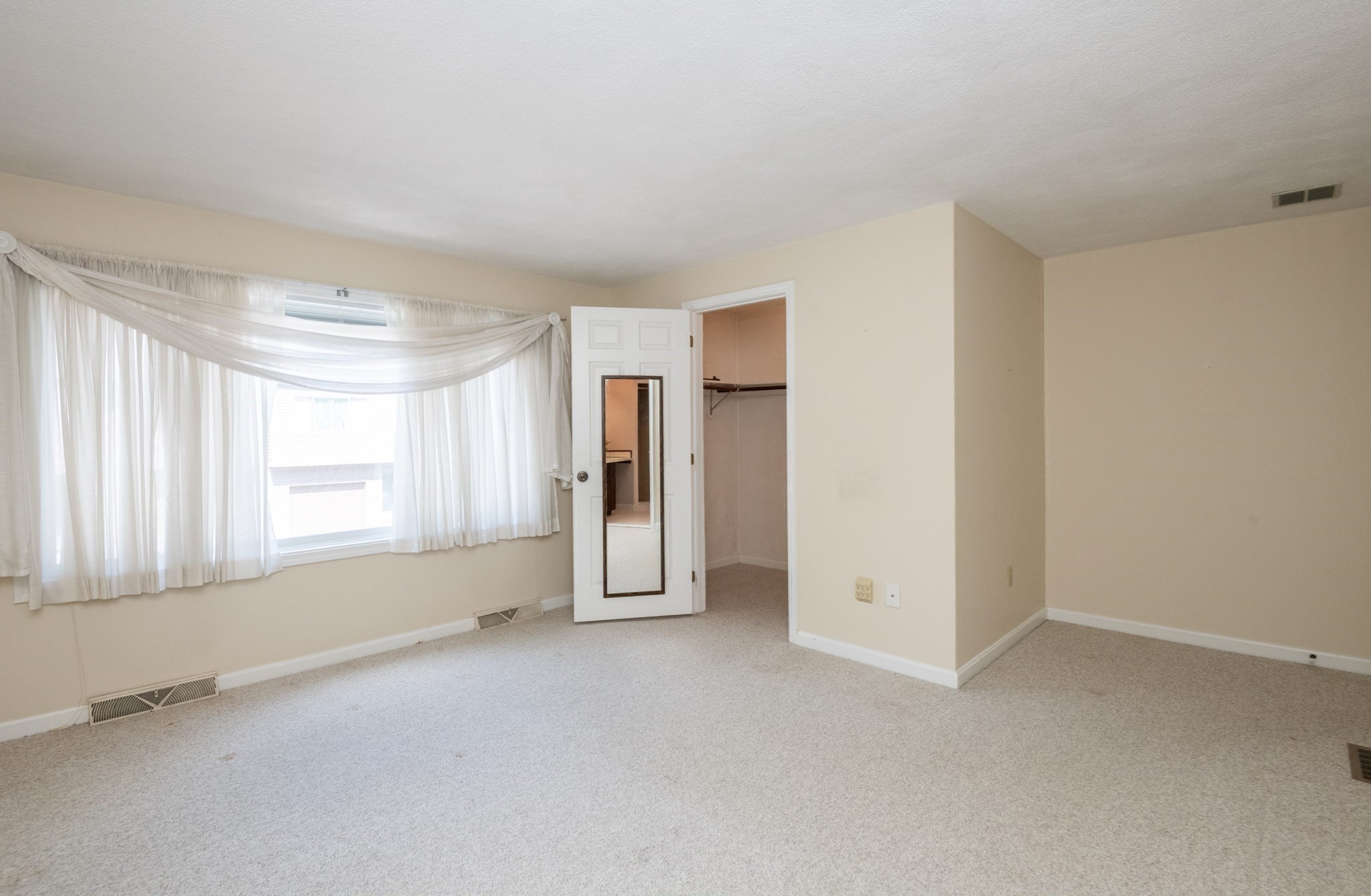 401 Colonial Drive # 16 Property Photo 18