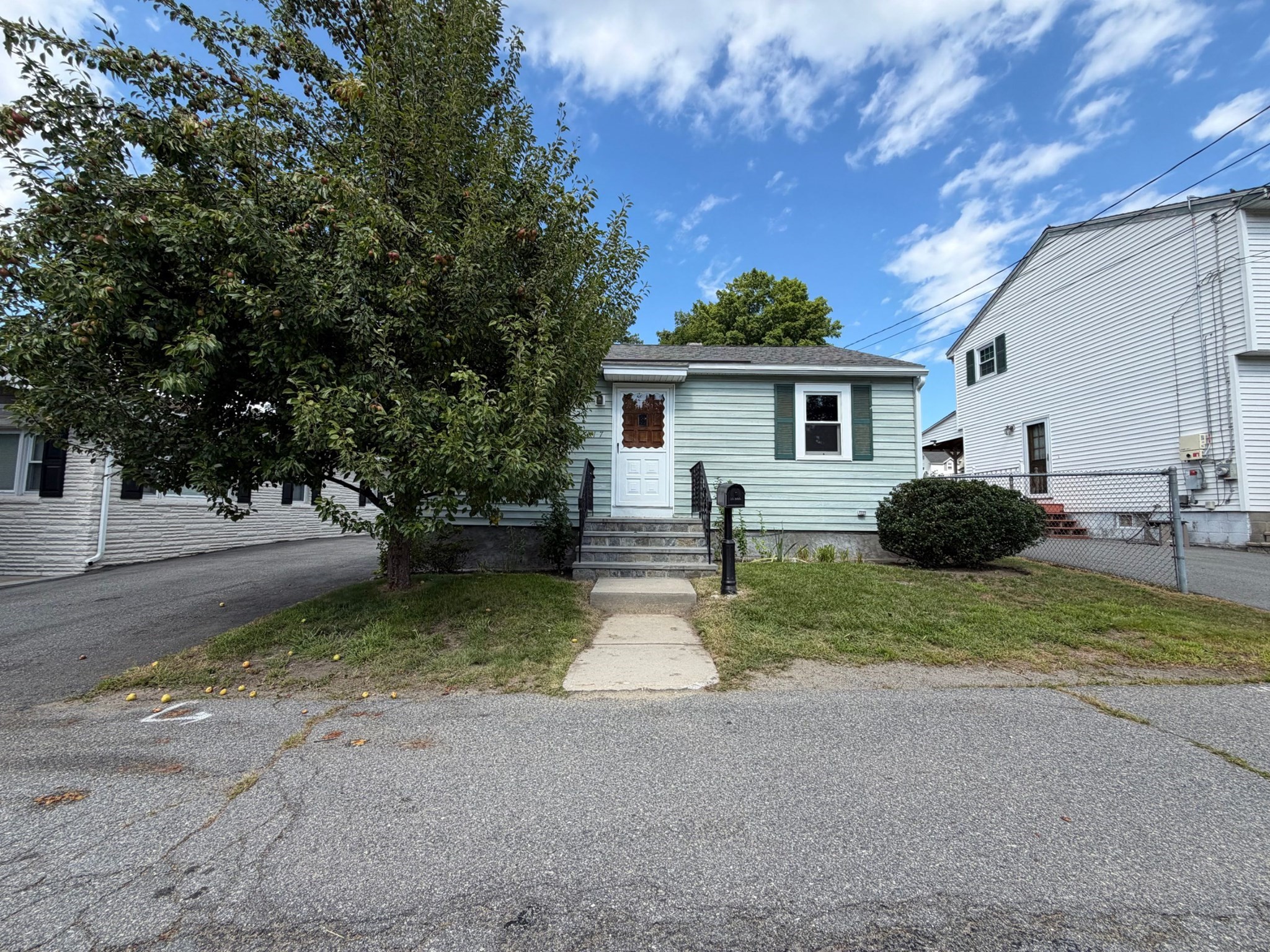 17 Monarch St Property Photo 1