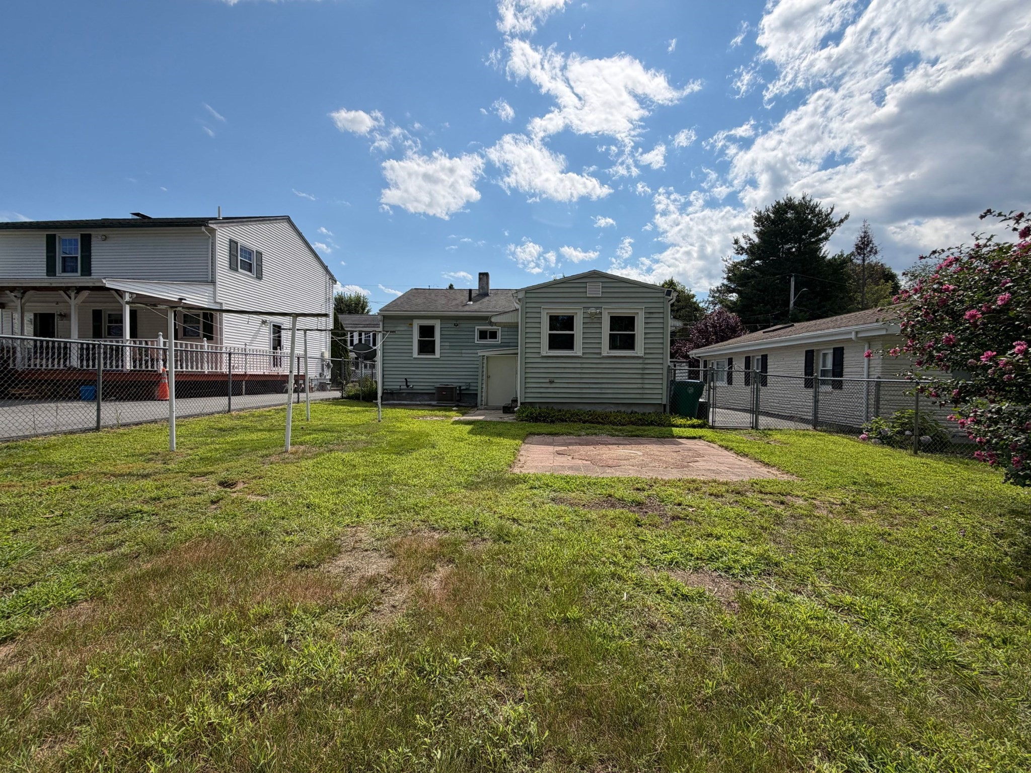 17 Monarch St Property Photo 5