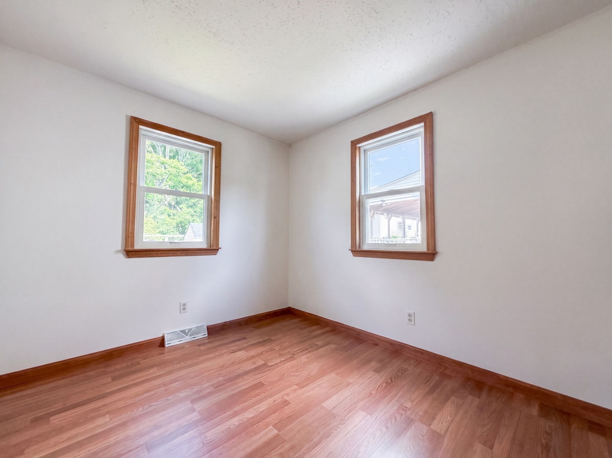 17 Monarch St Property Photo 6