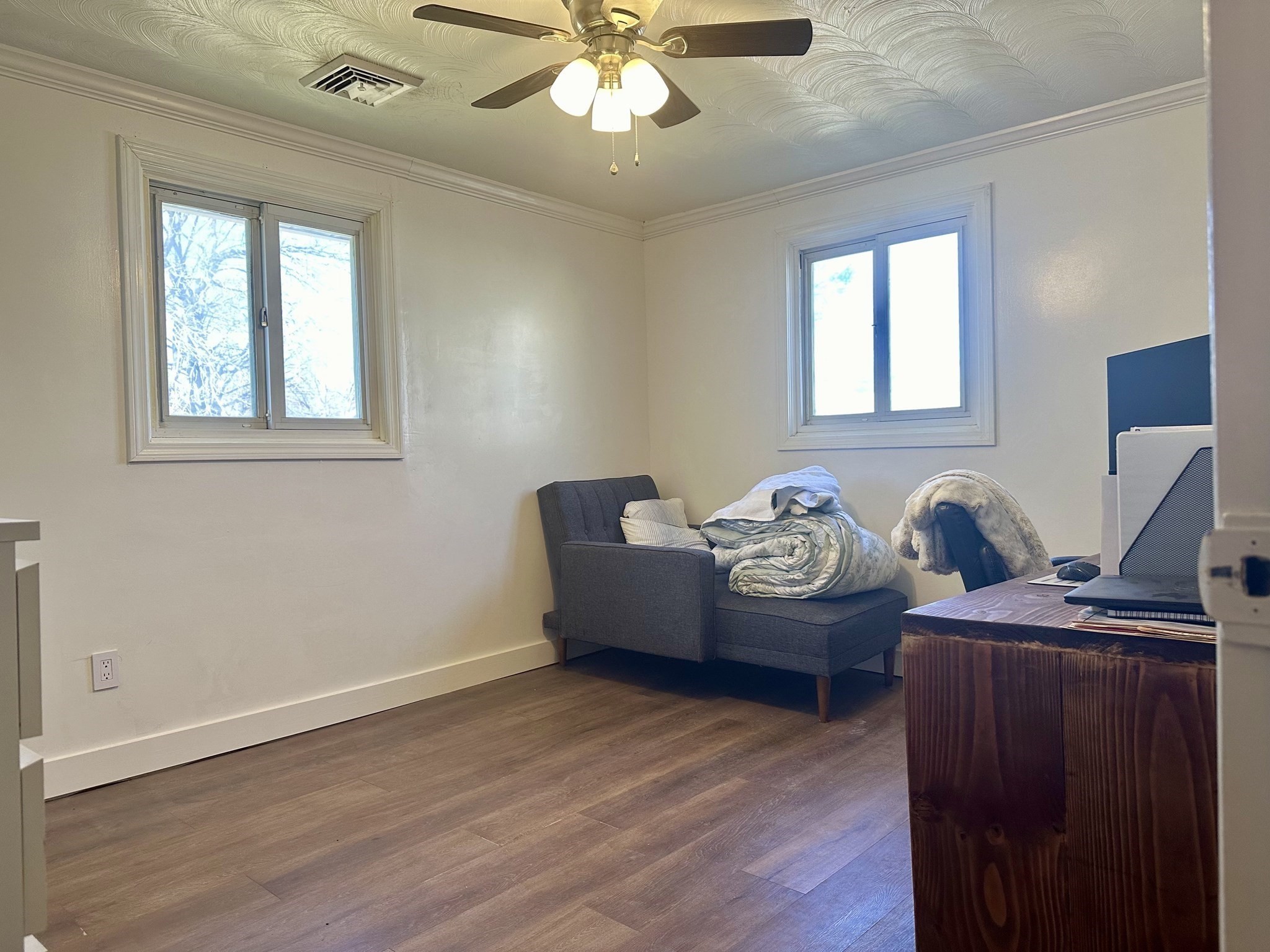 220 Beacon St Property Photo 9