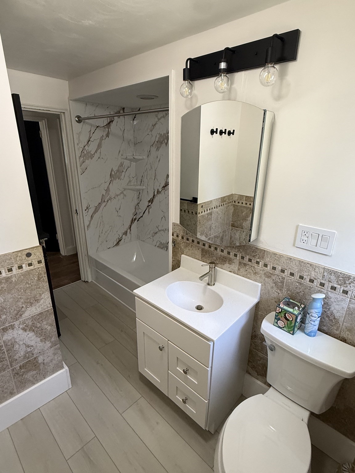 220 Beacon St Property Photo 11