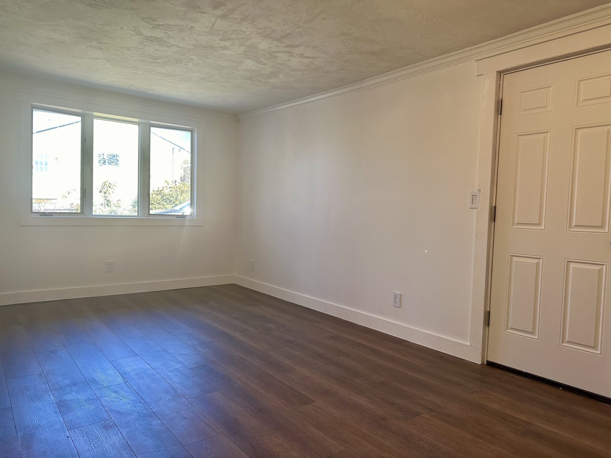 220 Beacon St Property Photo 14