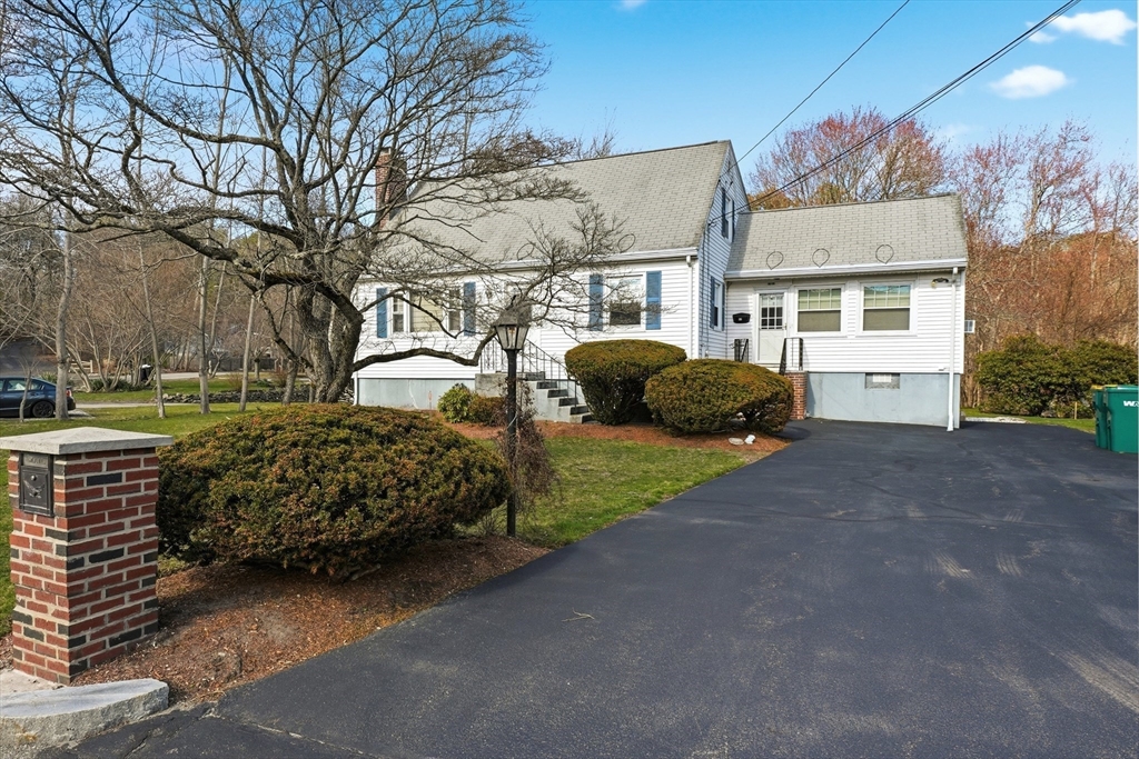 57 Winter St Property Photo 2