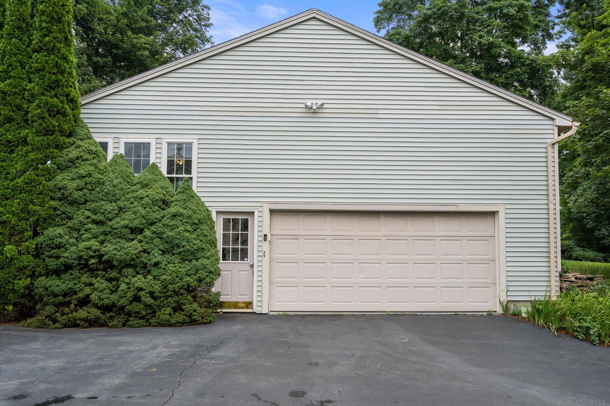 96 Grove Property Photo 33