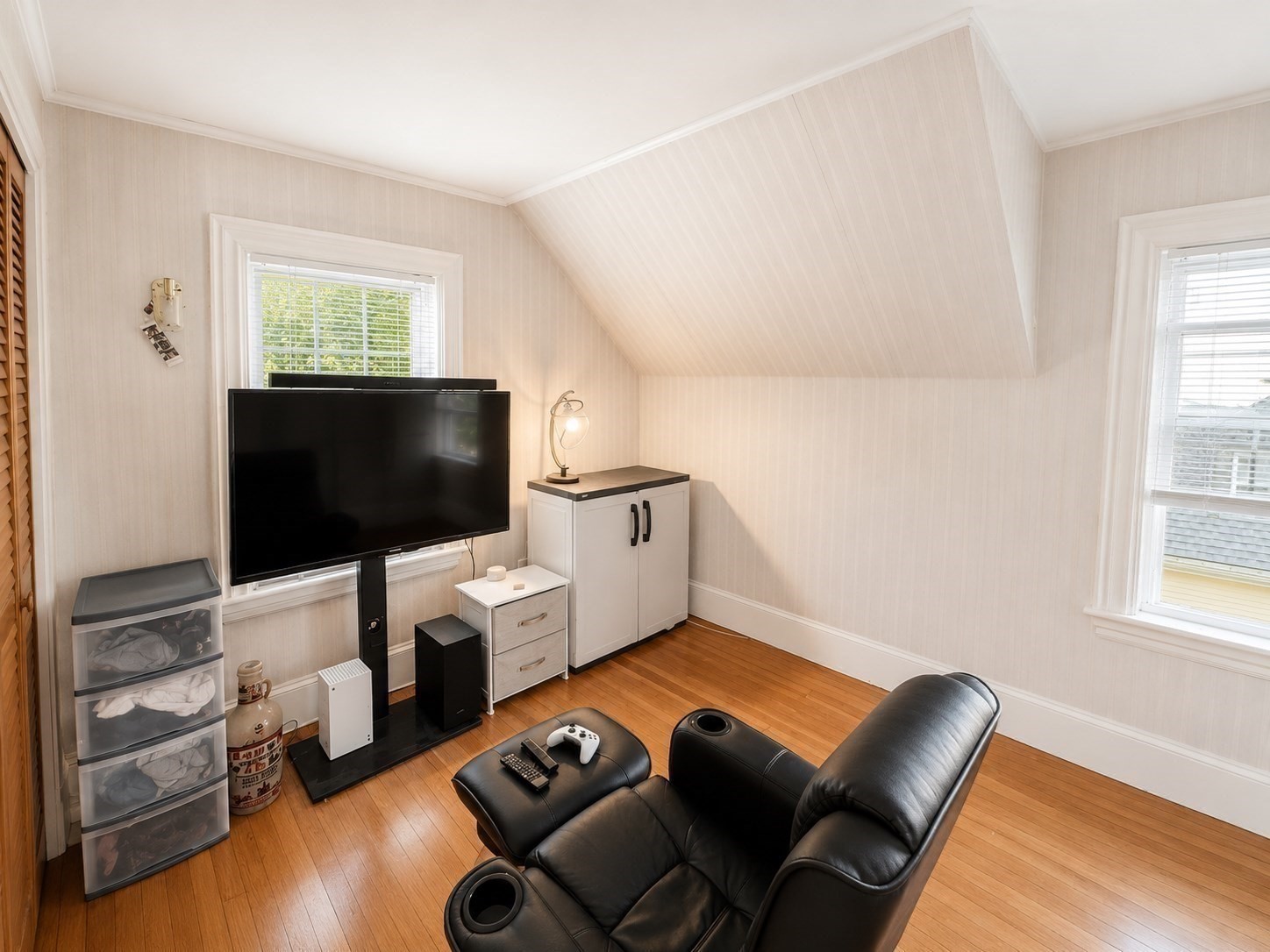 42 Howard St Property Photo 15