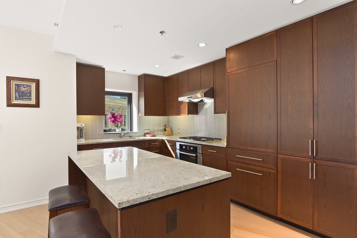580 Washington # 902 Property Photo 4