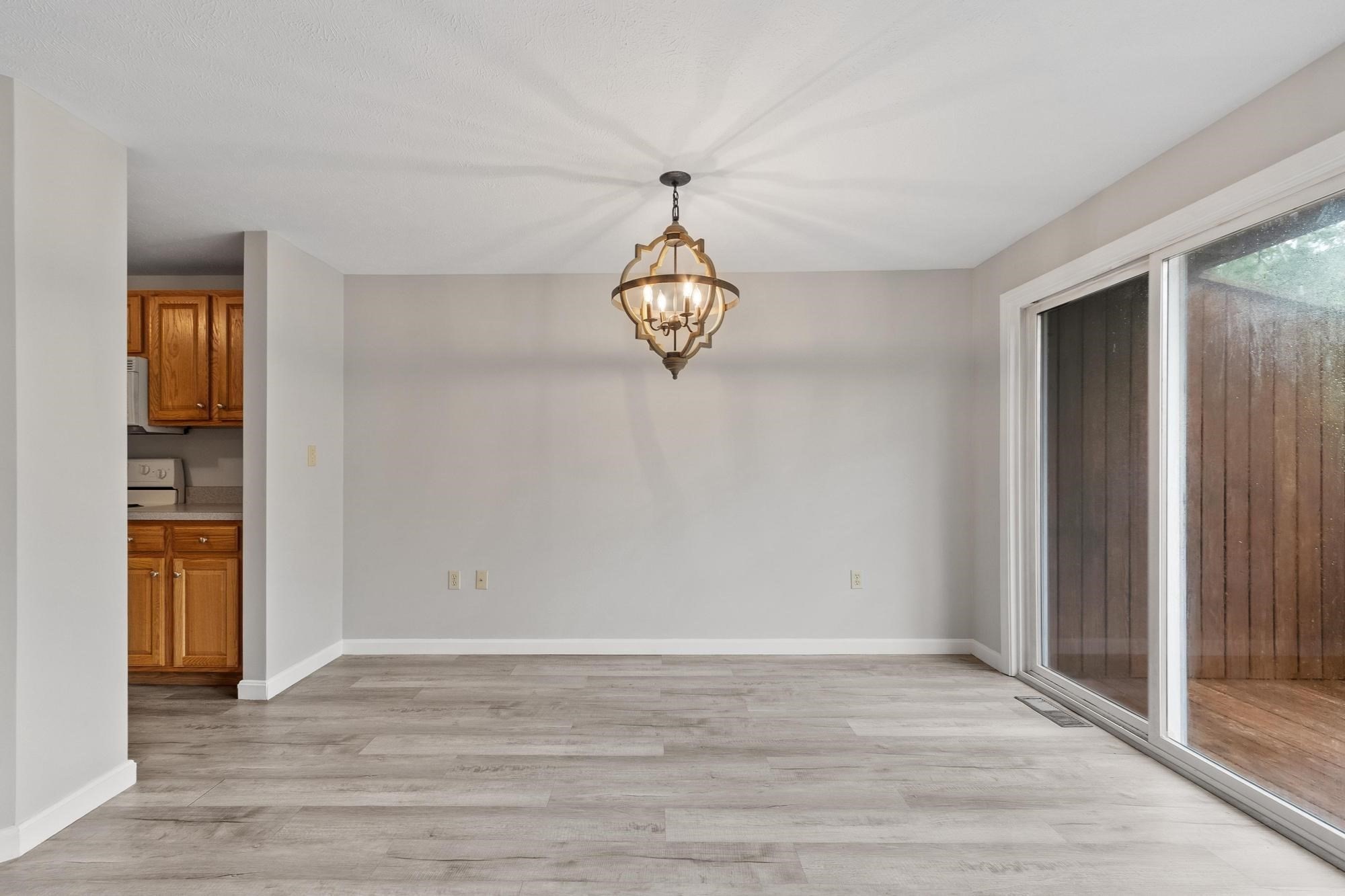 9 Green Briar Rd # 9 Property Photo 4