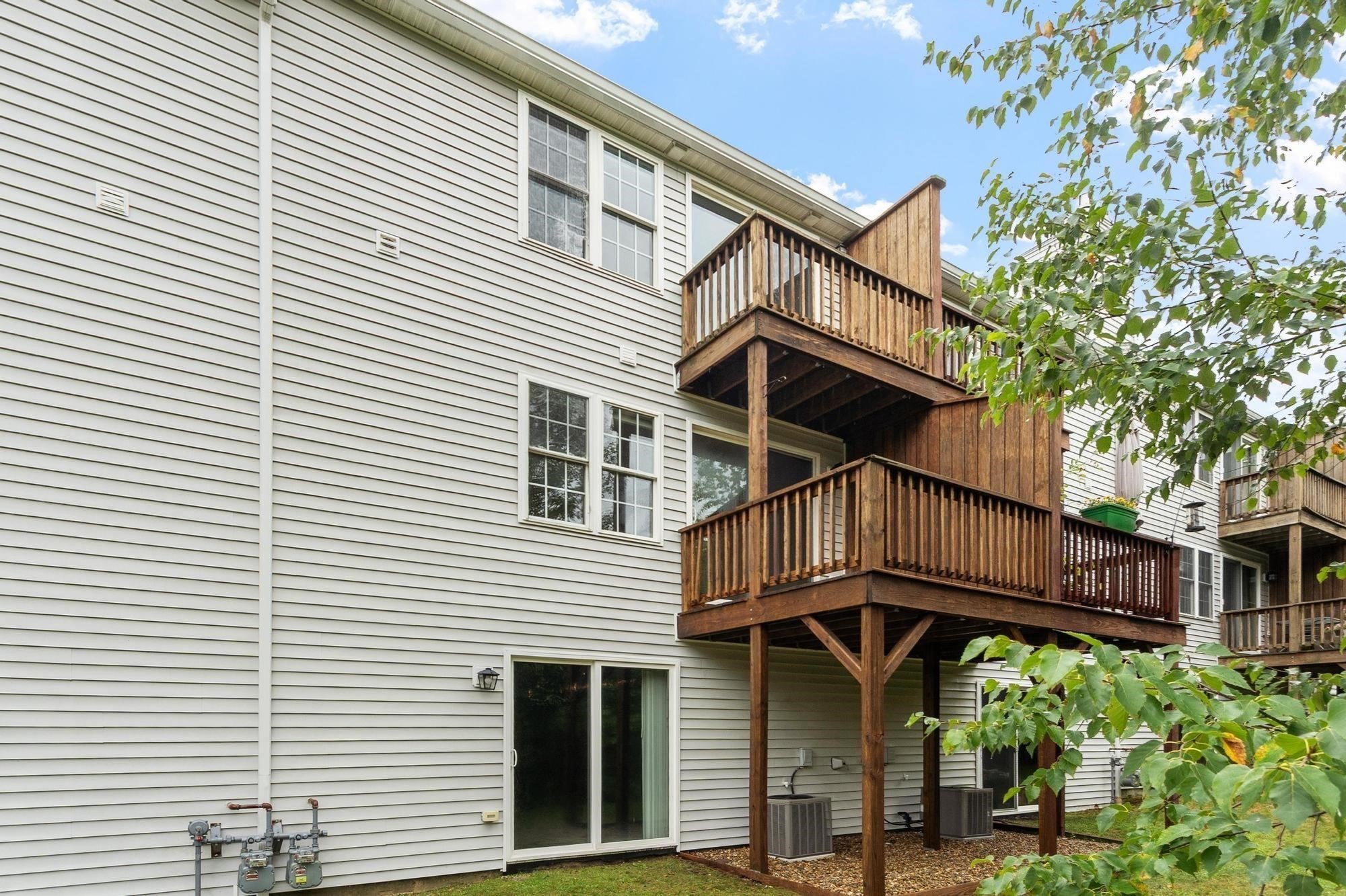 9 Green Briar Rd # 9 Property Photo 5