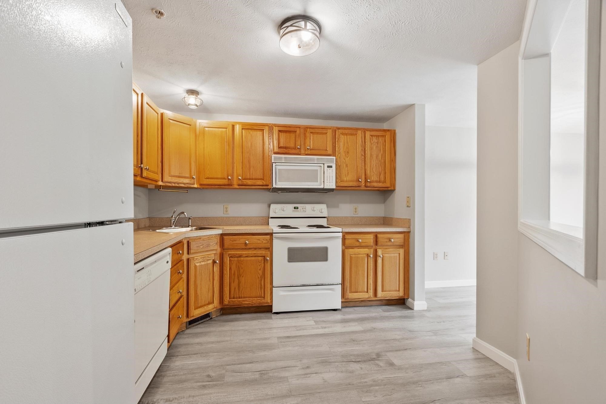 9 Green Briar Rd # 9 Property Photo 10