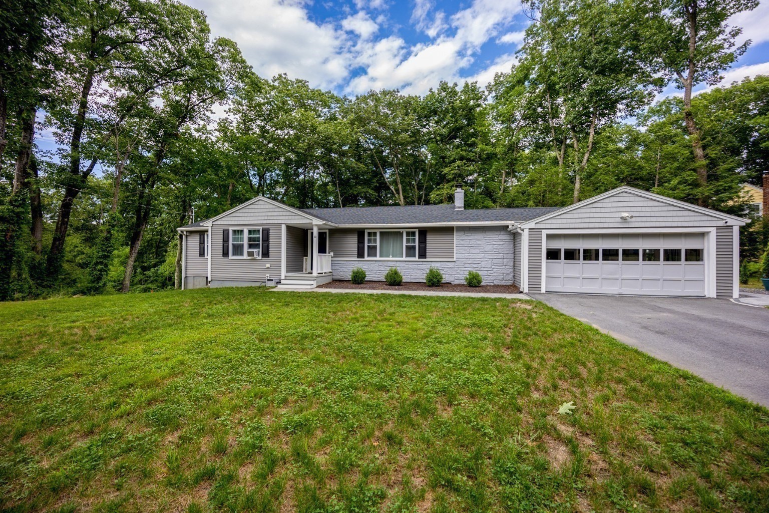 30 Sawyer Ln Property Photo 1