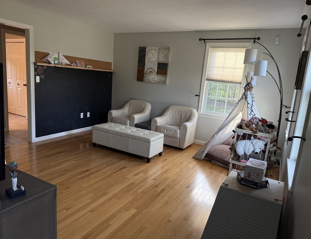 28 Roland Way Property Photo 11