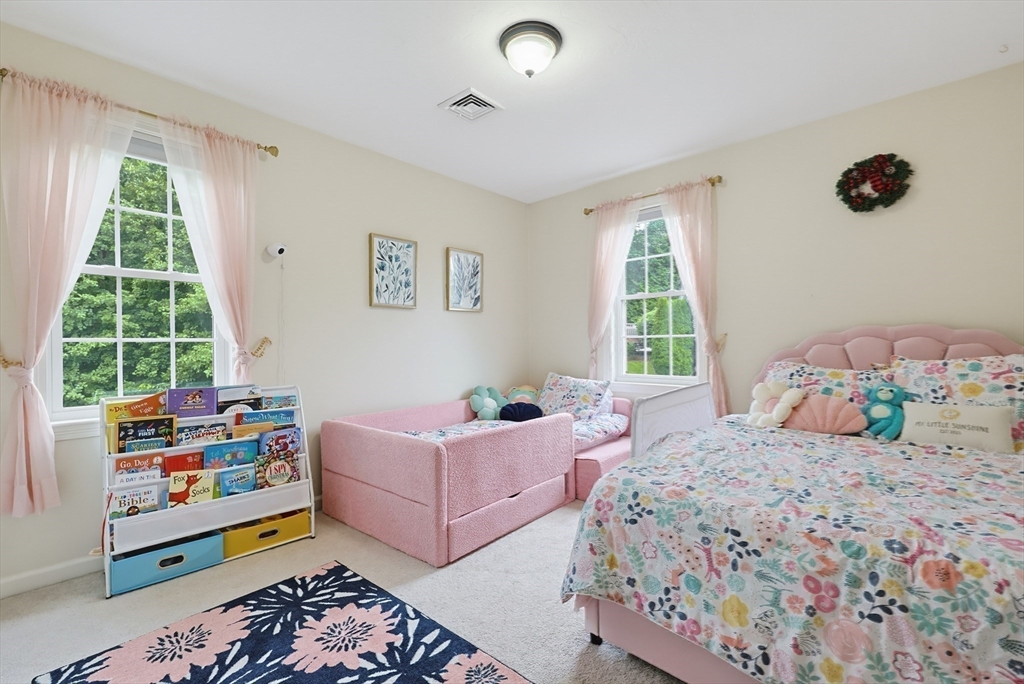 28 Roland Way Property Photo 17