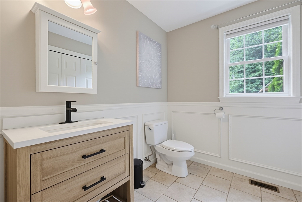 28 Roland Way Property Photo 21