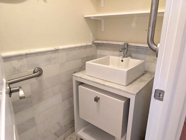 21 Bailey St # 1 Property Photo 16
