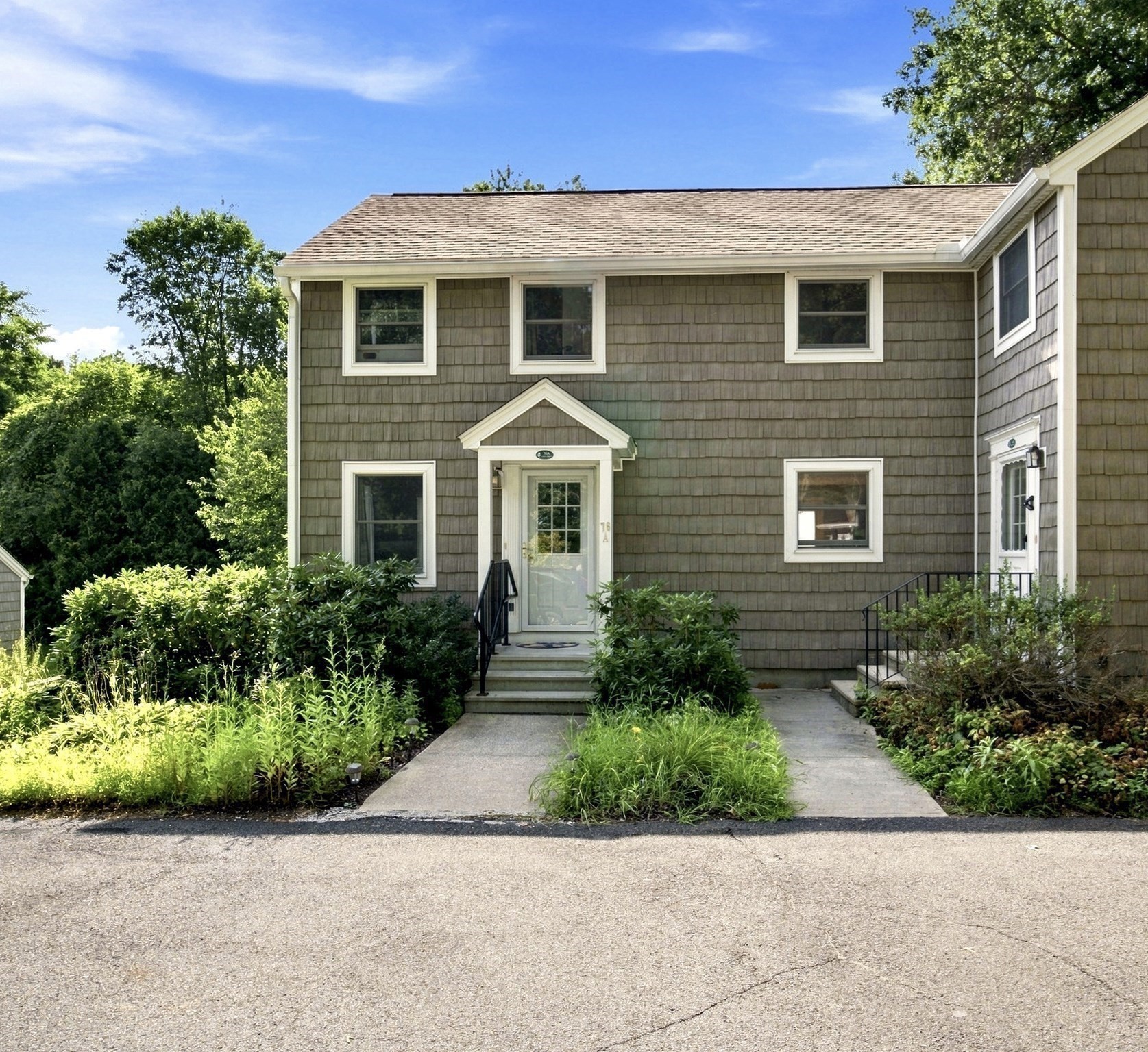 76 Laurel St # A Property Photo 4