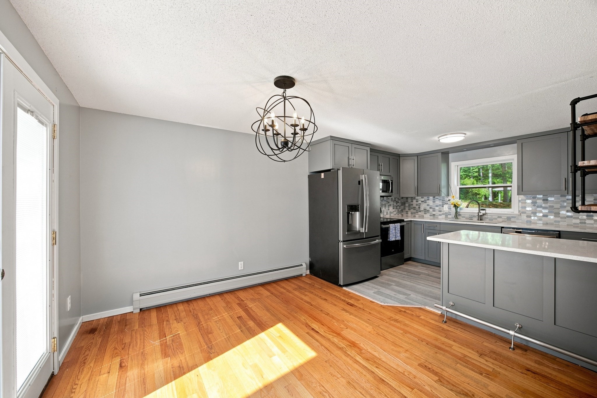 76 Laurel St # A Property Photo 8