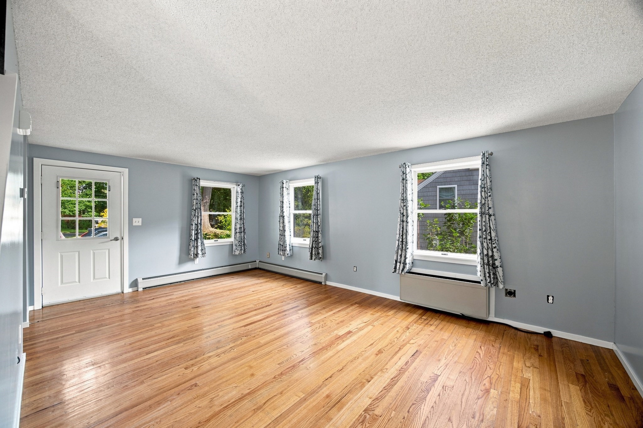 76 Laurel St # A Property Photo 13
