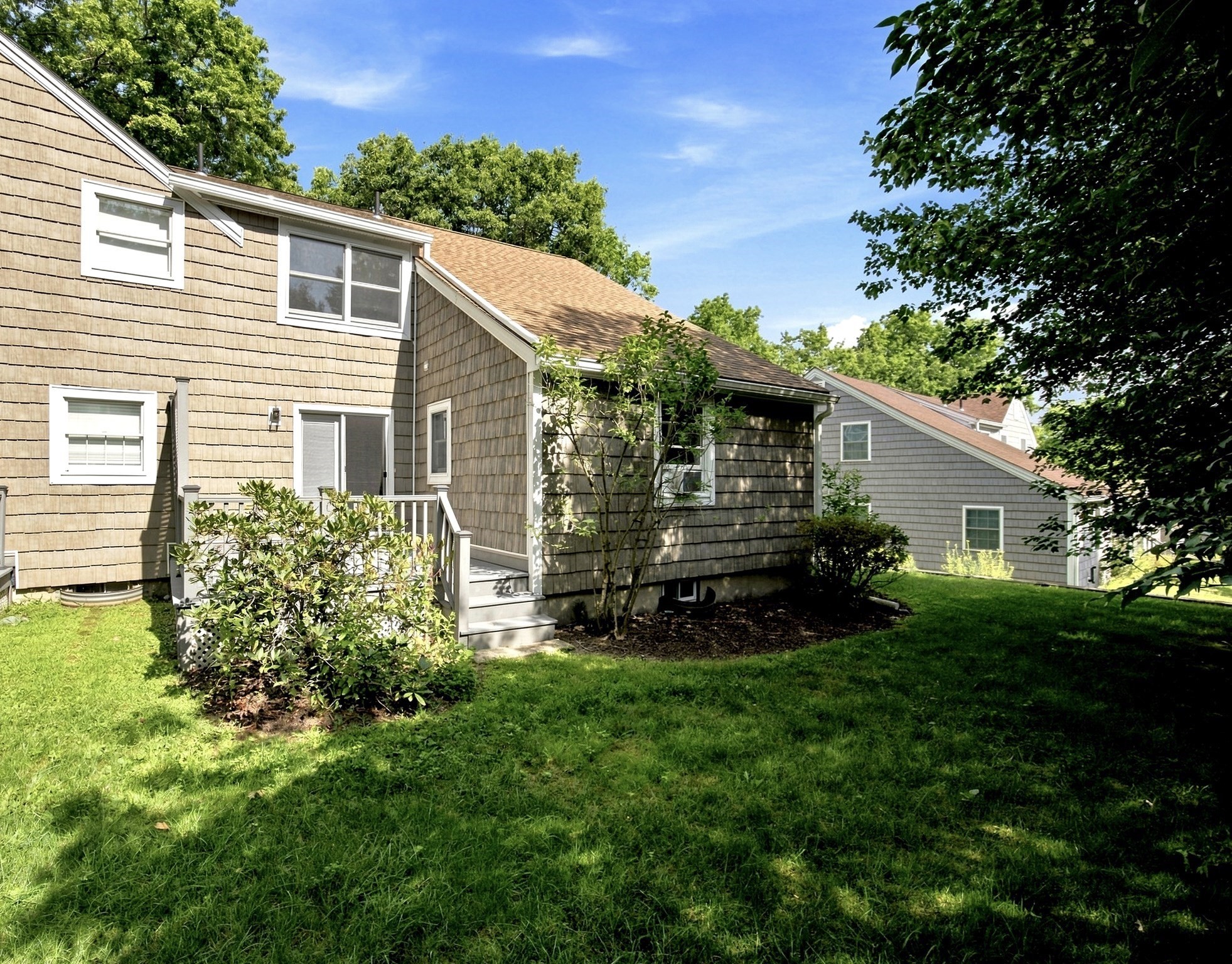 76 Laurel St # A Property Photo 28