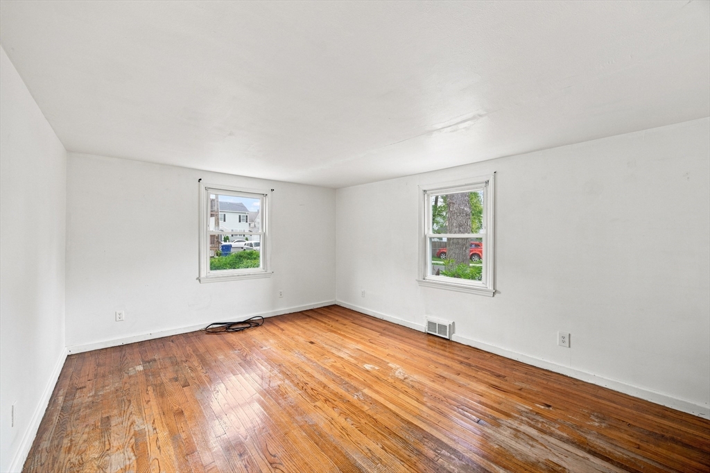 132 Miller St Property Photo 11