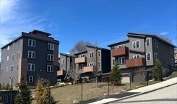 60 Richards St # A Property Photo 1