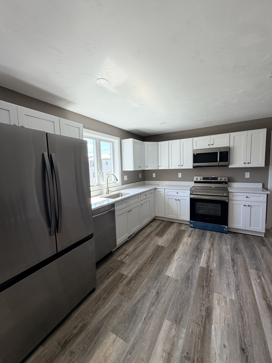 60 Richards St # A Property Photo 3