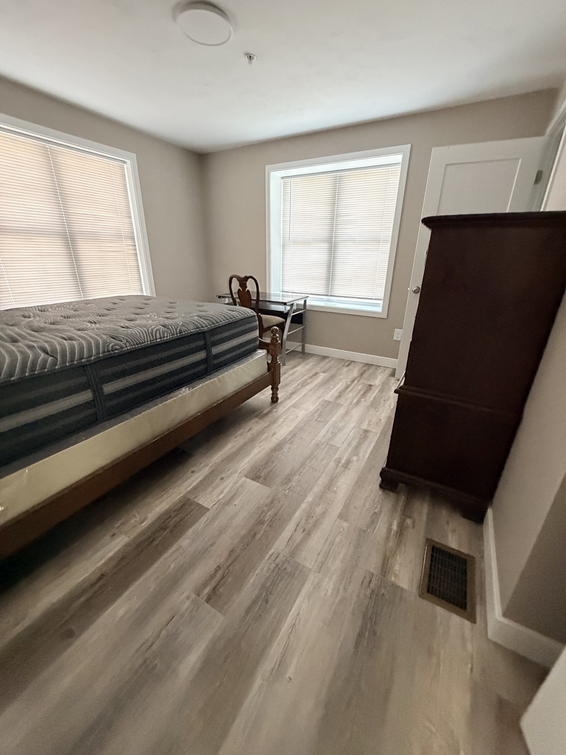 60 Richards St # A Property Photo 6