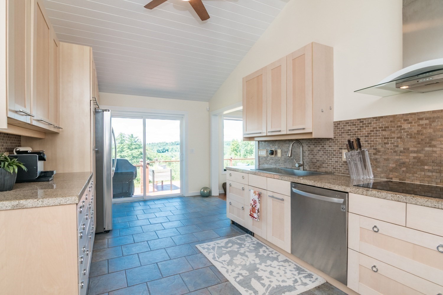 16 Cider Mill Rd Property Photo 10