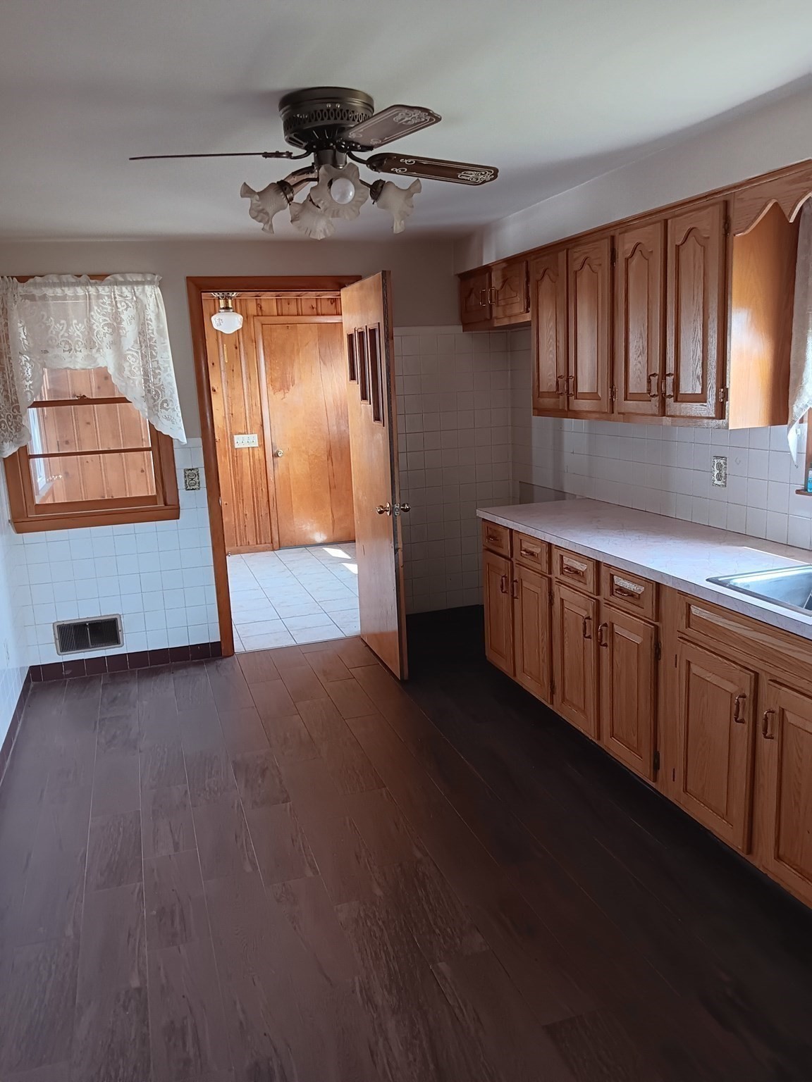 74 Taft Street Property Photo 4