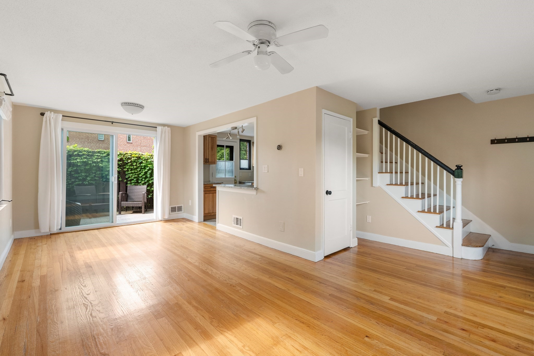 956 Belmont # 956