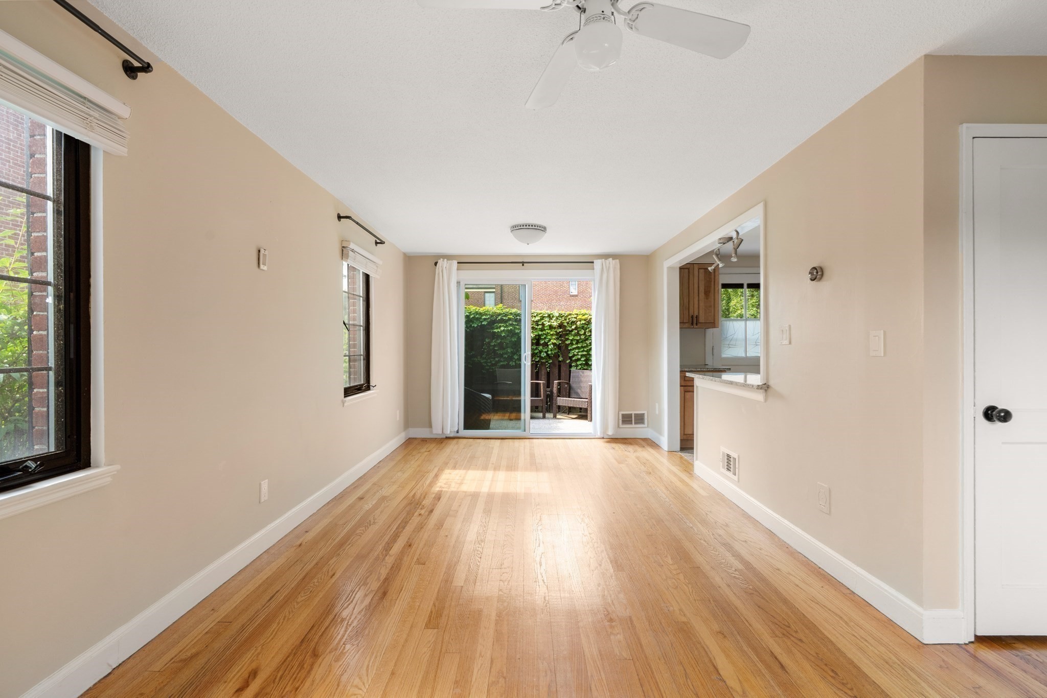 956 Belmont # 956 Property Photo 4