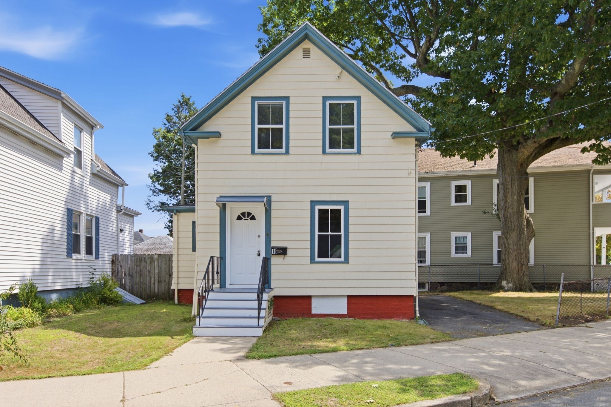 18 Lambert Ave Property Photo 2