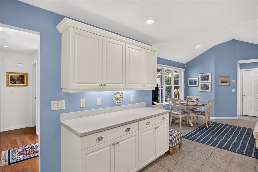 8 Latham Wood # 8 Property Photo 7