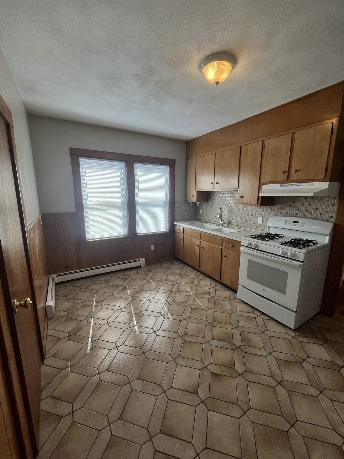 65 Newton St # 1 Property Photo 3