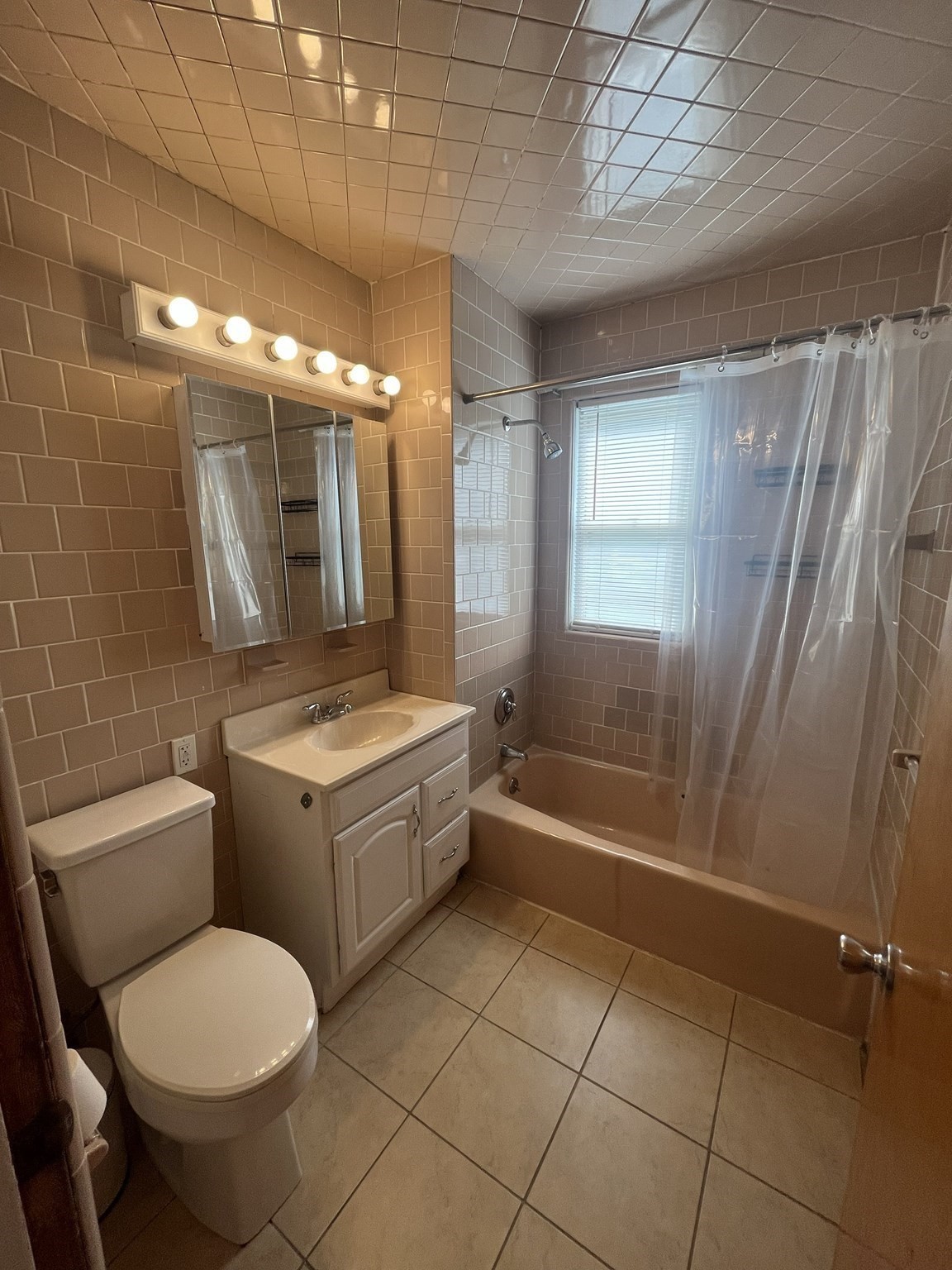 65 Newton St # 1 Property Photo 5