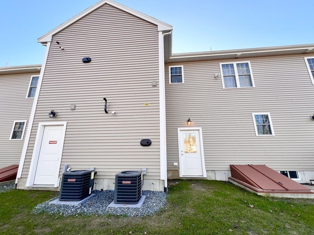 140 North Walker Street Property Photo 2
