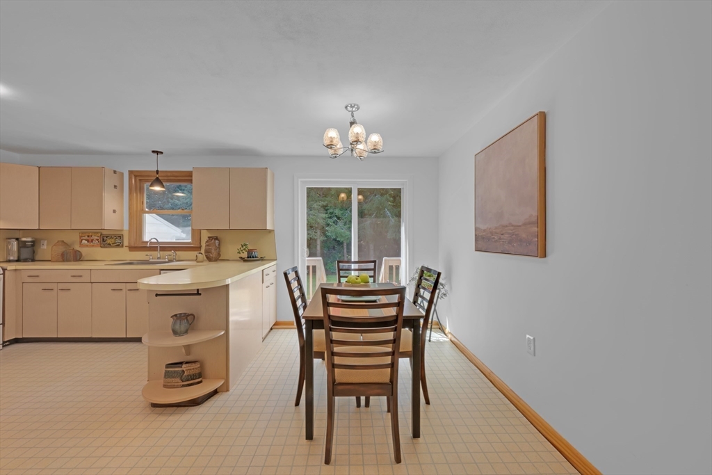 127 Springfield St Property Photo 6