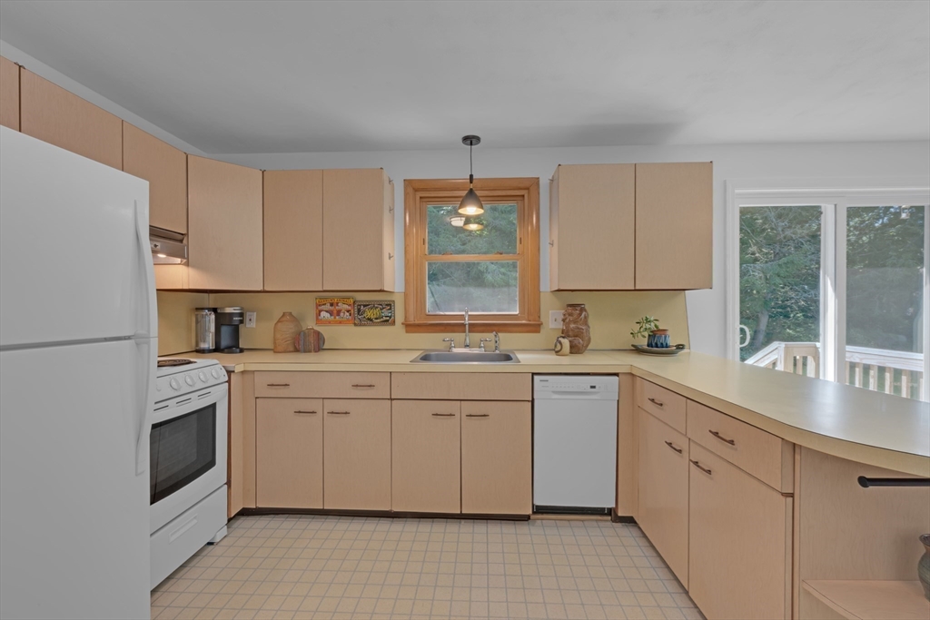 127 Springfield St Property Photo 10