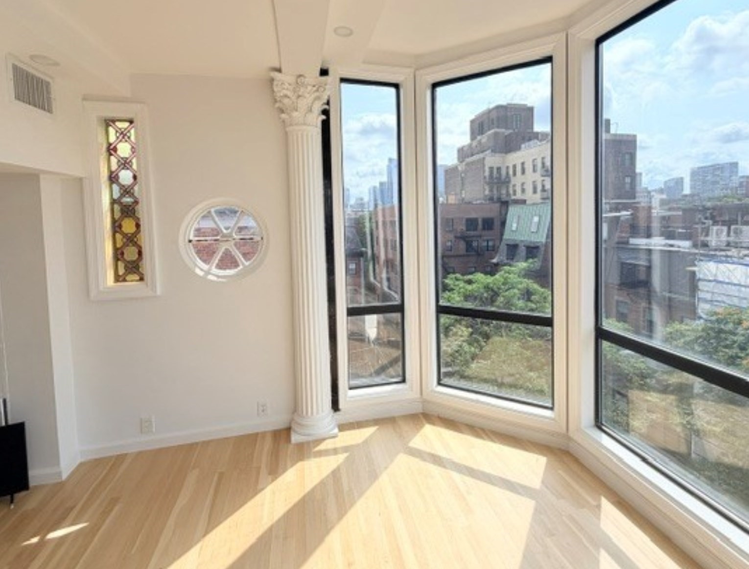 113 Beacon St Property Photo 6