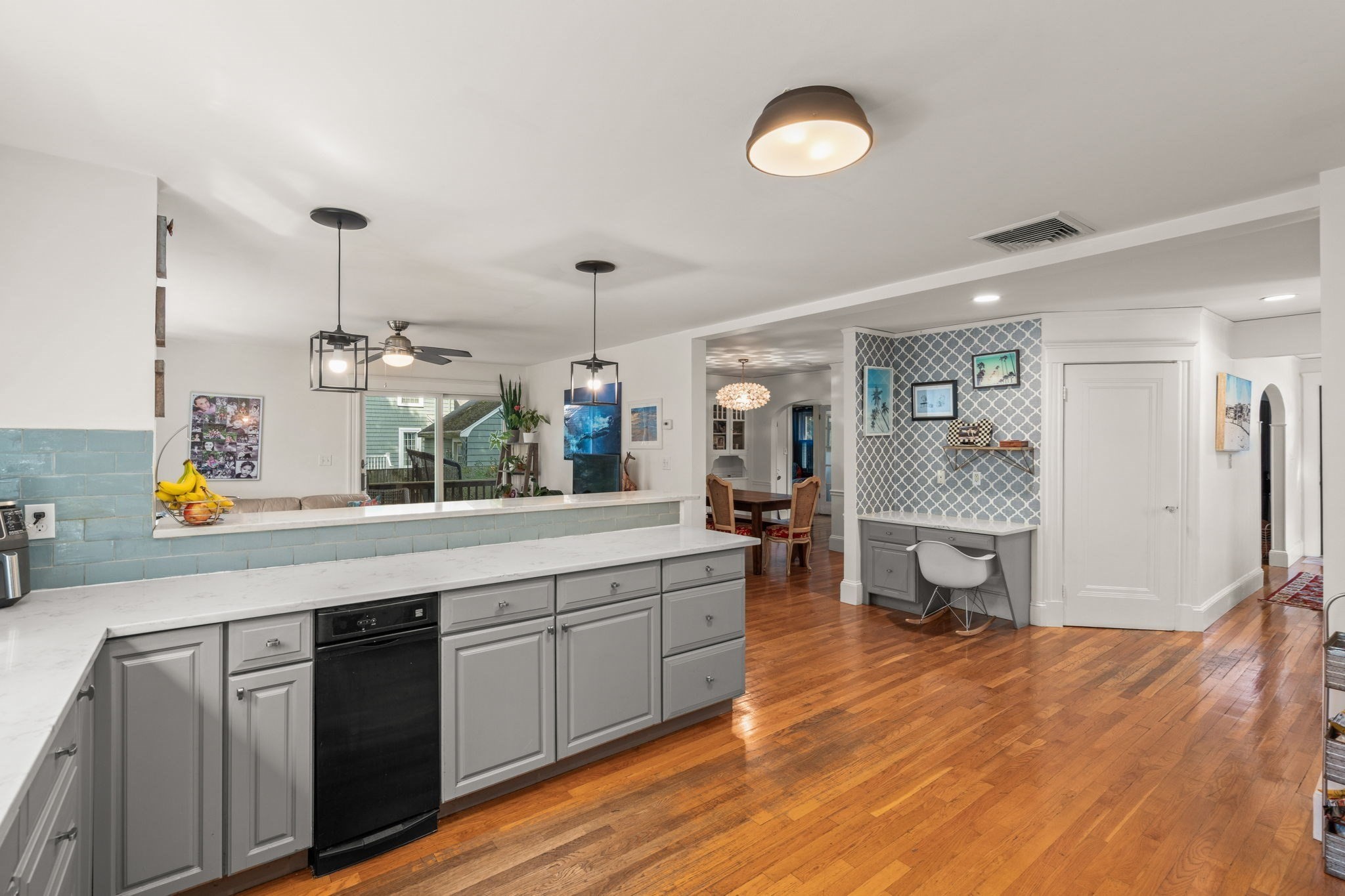 24 Holland St Property Photo 9