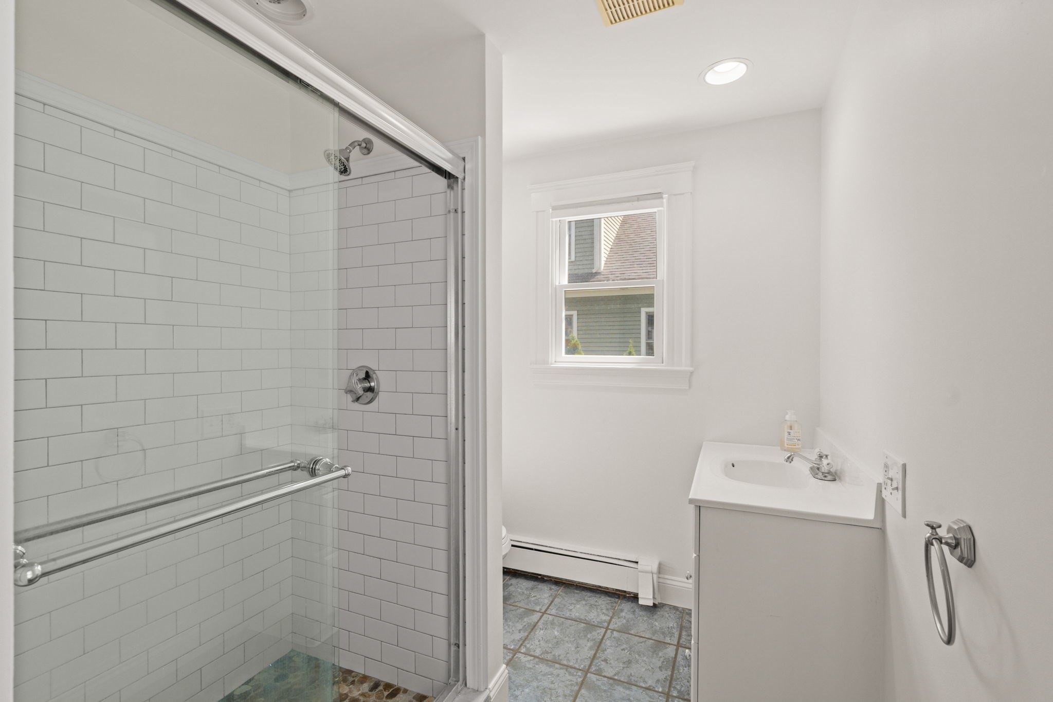 24 Holland St Property Photo 19