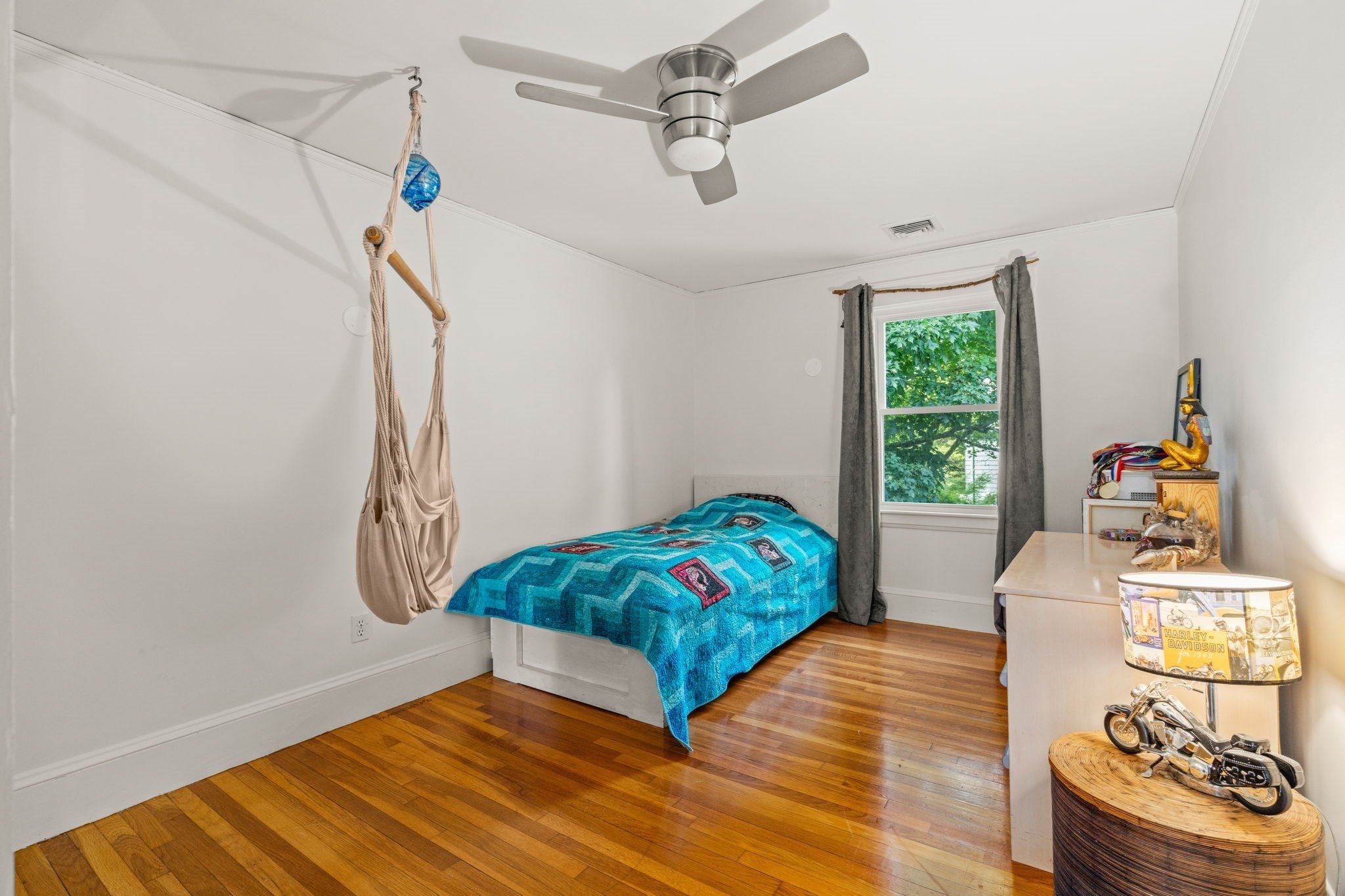 24 Holland St Property Photo 21