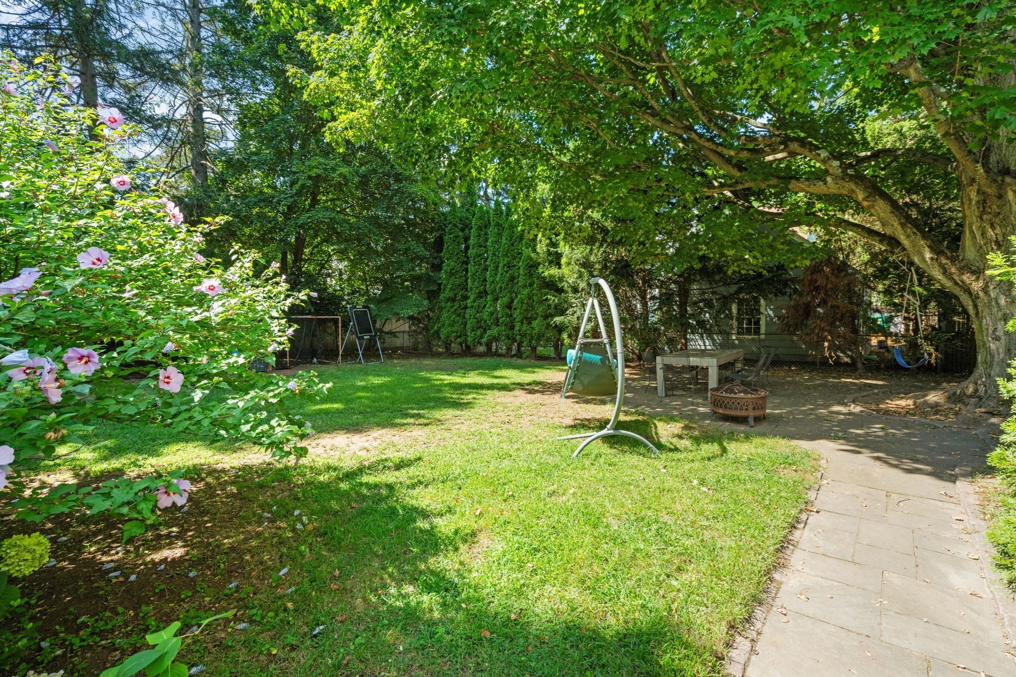 24 Holland St Property Photo 31