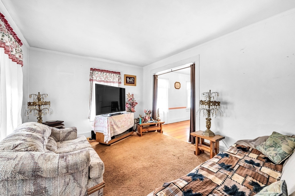 76 Howard St Property Photo 3