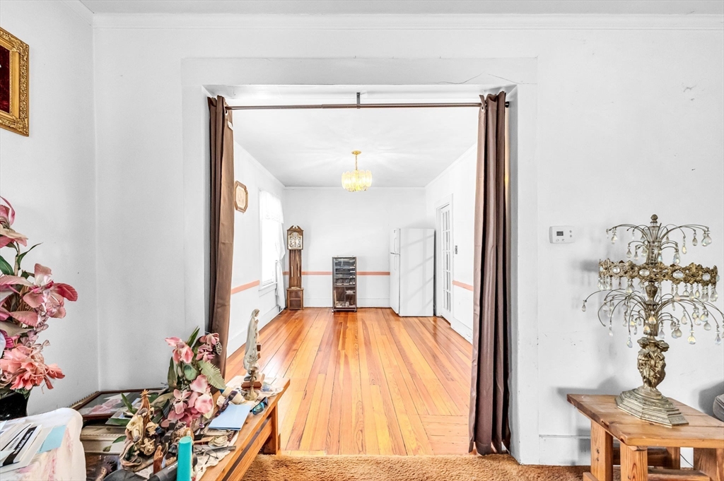 76 Howard St Property Photo 4