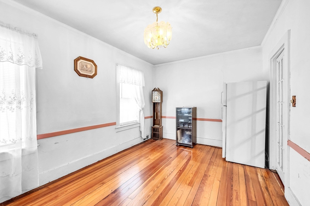 76 Howard St Property Photo 5