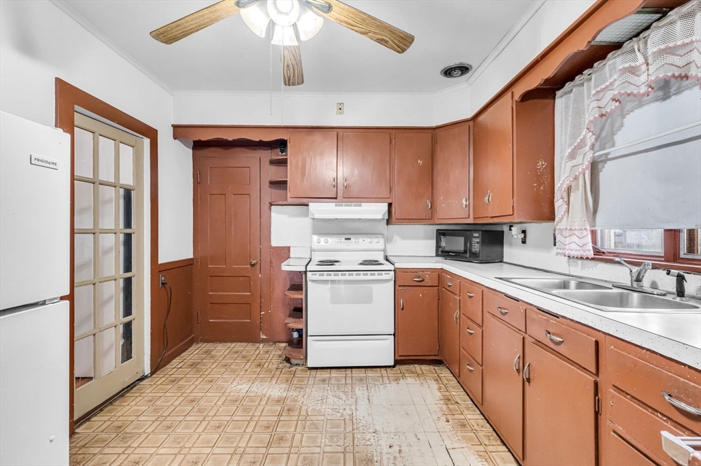 76 Howard St Property Photo 8