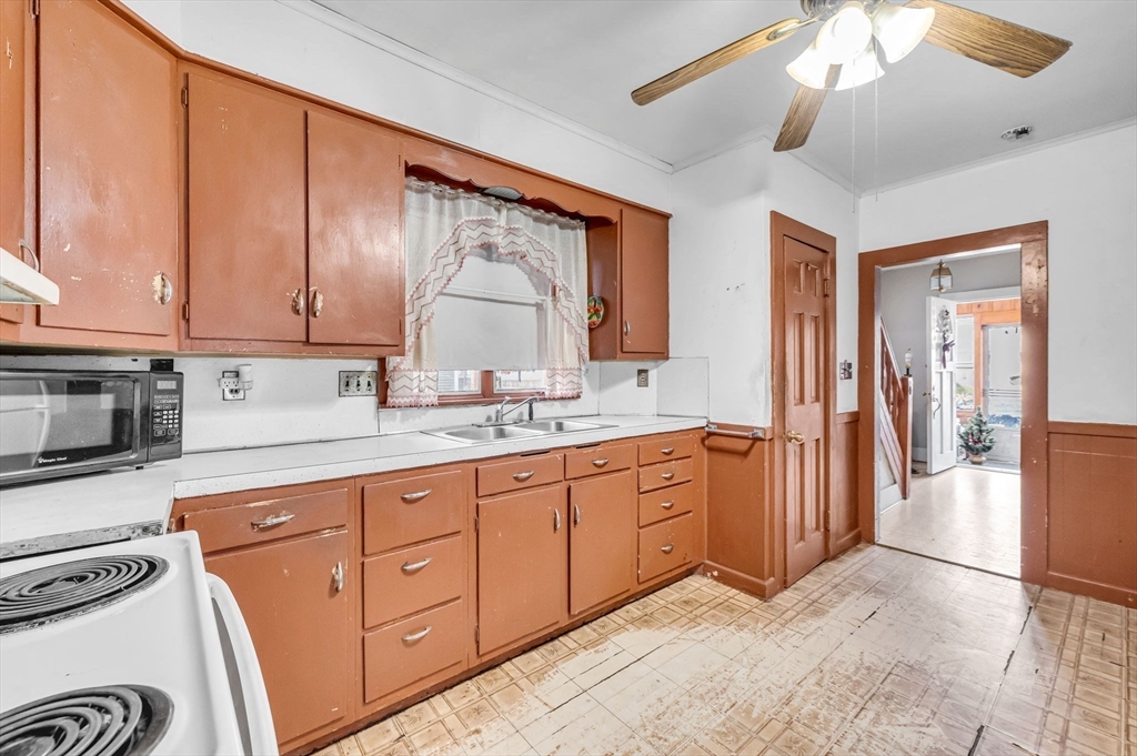 76 Howard St Property Photo 11