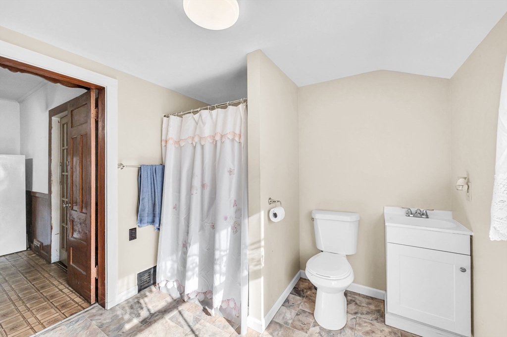 76 Howard St Property Photo 13