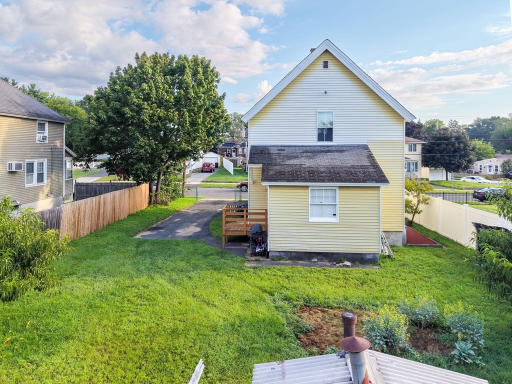 76 Howard St Property Photo 15